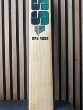 MB Malik cricket bat