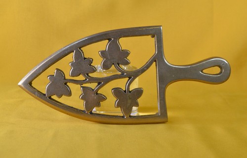 Ivy leaf and branch polished - leaf,