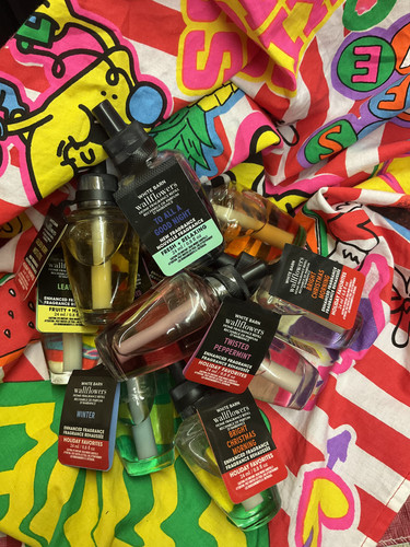 Bath body works wallflowers - &,