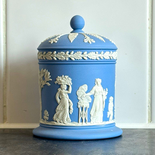 Wedgwood blue jasperware - blue,