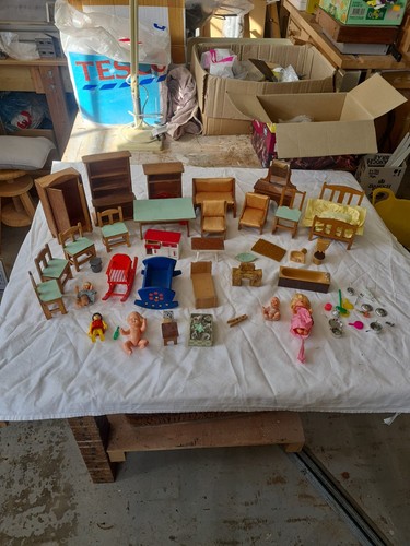 Unbranded vintage dolls house - vintage,