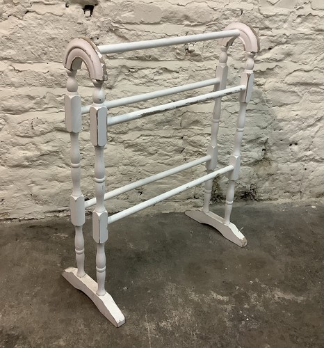 Wooden painted freestanding - painted,