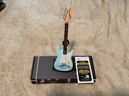 Autographed tom delonge - tom,