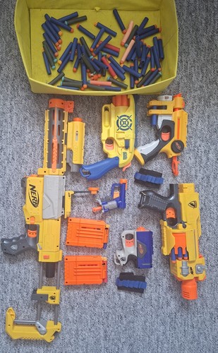 Assortment nerf guns - of,