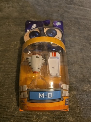Wall o action - wall-e, m-o