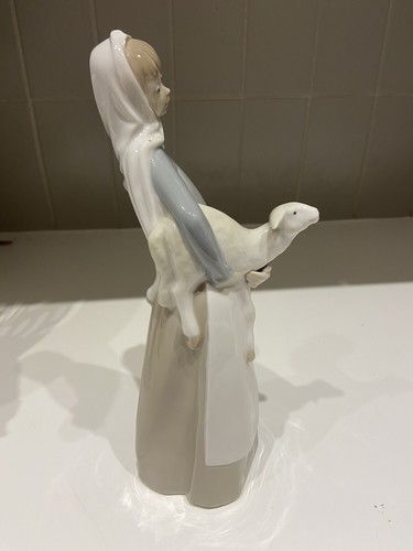 Lladro hand painted figurine - lladro,