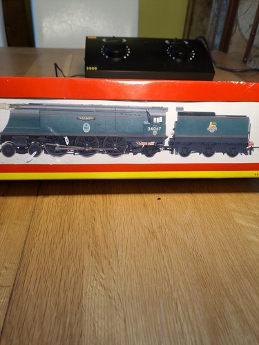 Hornby r2221 green 6 2 - hornby, 4-6-2