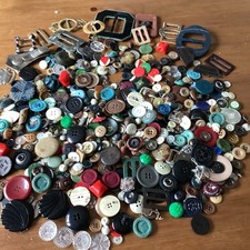 JOB LOT  VINTAGE BUTTONS GOOD
