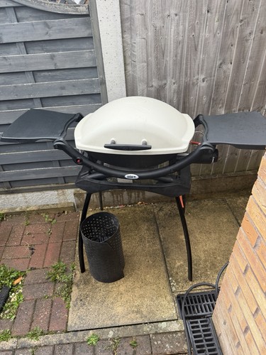 Weber q2000 gas bbq with - gas,