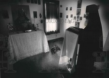 1992 Press Photo Father Anthony Good wears headdress of Eastern Orthodox Church