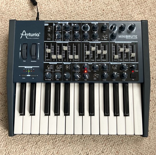 Arturia minibrute mk1 - minibrute, analogue