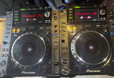 Pioneer CDJ-2000 PAIR (VERY GOOD CONDITION)