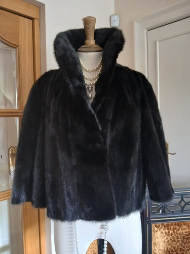 Stunning black mink short - black,