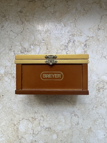 Breyer tack trunk - breyer,