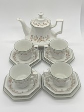 Johnson Bros Eternal Beau Teapot And 4 x Trio Tea Cup/Saucer/6” (15.5cm) Plate