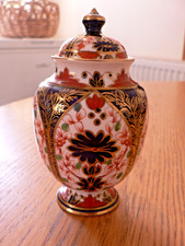 A STUNNING  VINTAGE ROYAL