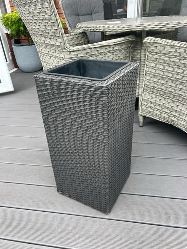 Large grey rattan effect - large,