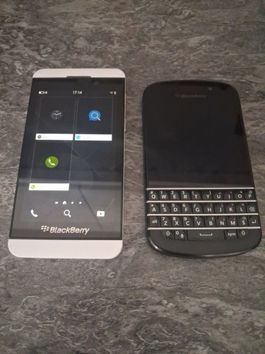Lot blackberry phones - 2x,