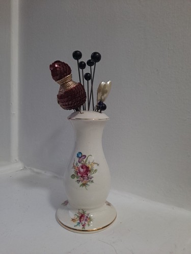 Vintage antique hat - hat, holder