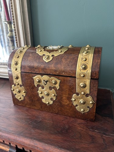 Antique burr walnut - burr, domed