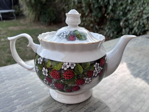 Raspberry floral teapot - raspberry,