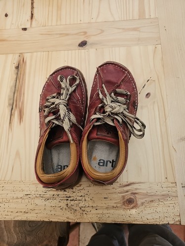 Maroon size 38 good - 38,