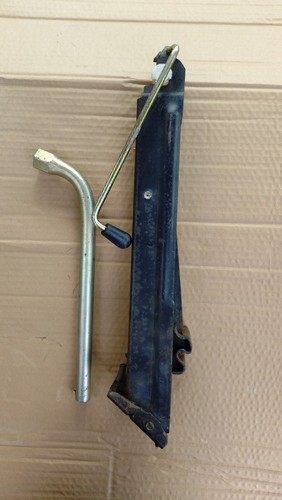 Original jack and wheel - t4,