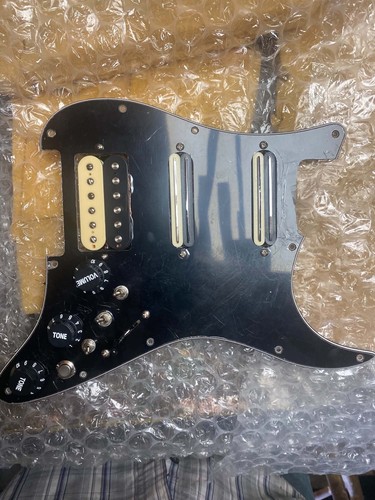 Strat loaded pickguard - loaded,