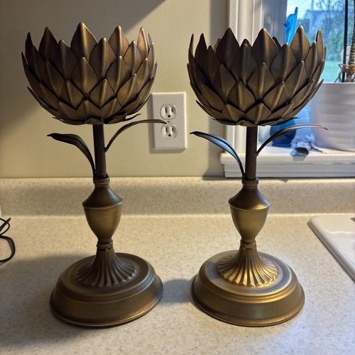 Large brass tone metal flower - large,