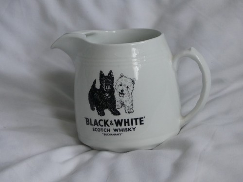 Buchanans black white whisky - &,
