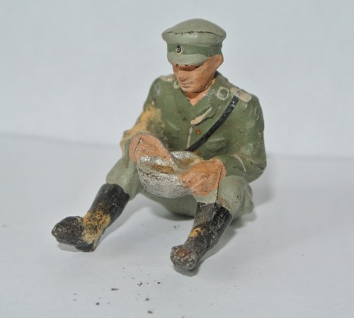 Lineol german officer sitting - ,