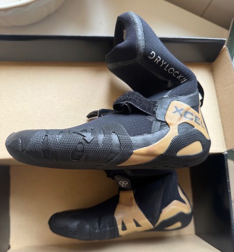 Xcel 7mm boots size - 4,