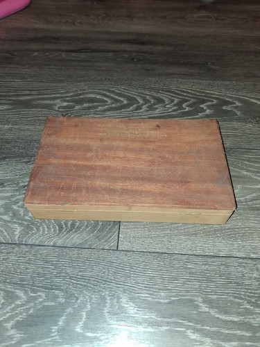 Vintage empty wood cigar - empty,