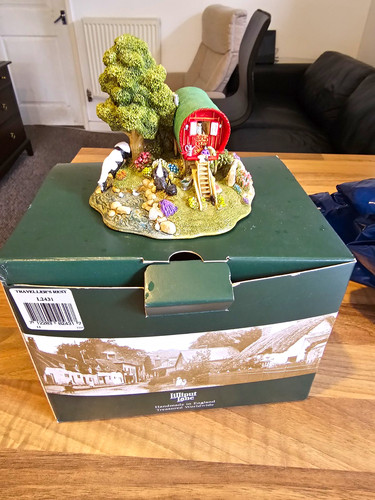 Lilliput lane traveller - lilliput,