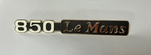 850 mans side cover badge - side,