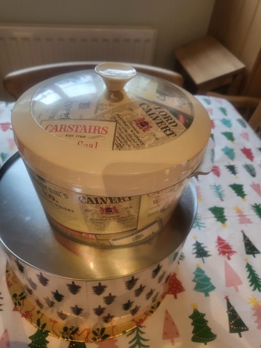 Retro ice bucket with - ice,
