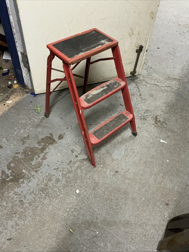 Vintage red metal 1950s - red, mid