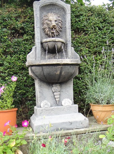 Large stone lions - large, wall
