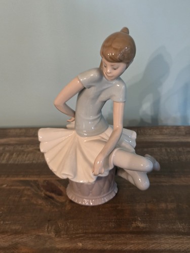 Lladro julia ballerina sitting - ballerina,