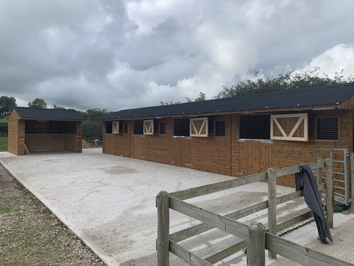Mobile stable timber - 12,