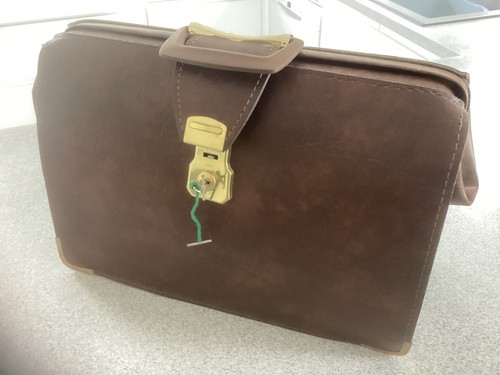 Doctors gladstone bag - doctors,
