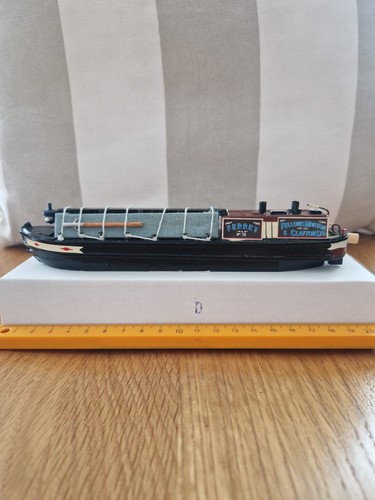 Canal working boat - working,