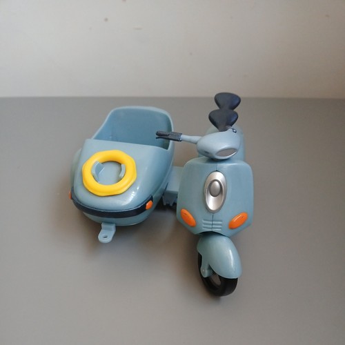 Bratz 2002 blue - bratz, moped