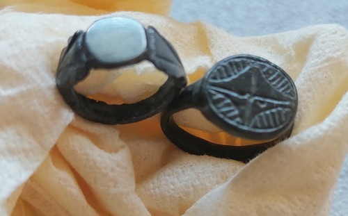Ancient rings - x,