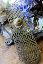 AN ATTRACTIVE LARGE ANTIQUE