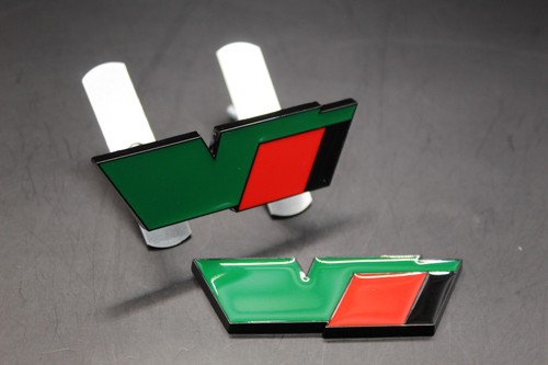 Green red black edges - red,