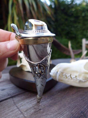 Stirrup cup with - , silver
