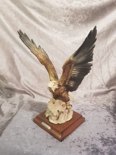 Armani eagle landing - g.,