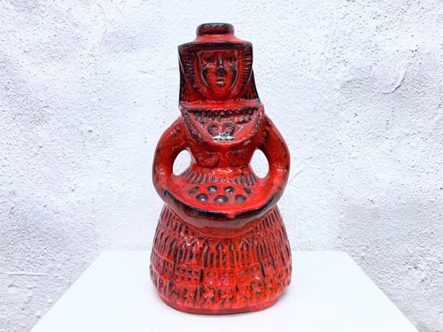 Ceramic figurine woman with - figurine,