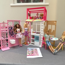 Barbie Dolls House Playset with Dolls and Accessories.